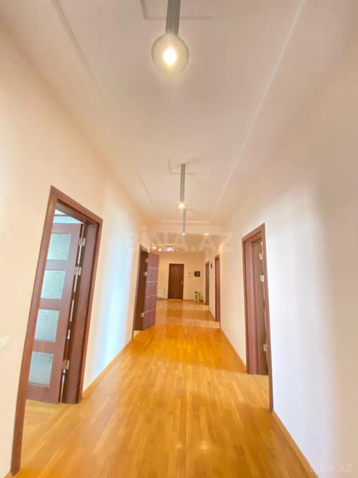 Kirayə verilir 4 otaqlı mənzil 220 m²