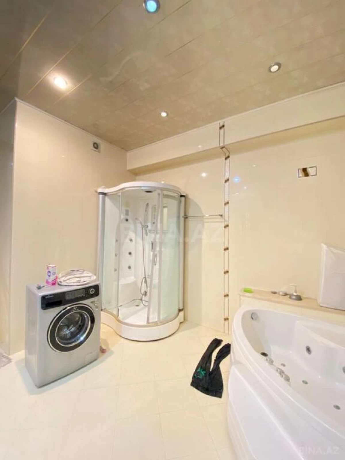 Kirayə verilir 4 otaqlı mənzil 220 m²