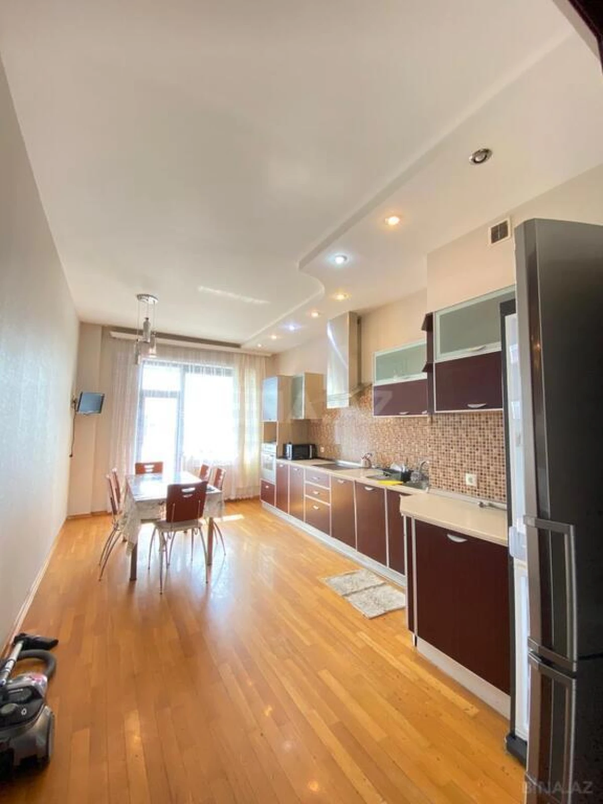 Kirayə verilir 4 otaqlı mənzil 220 m²