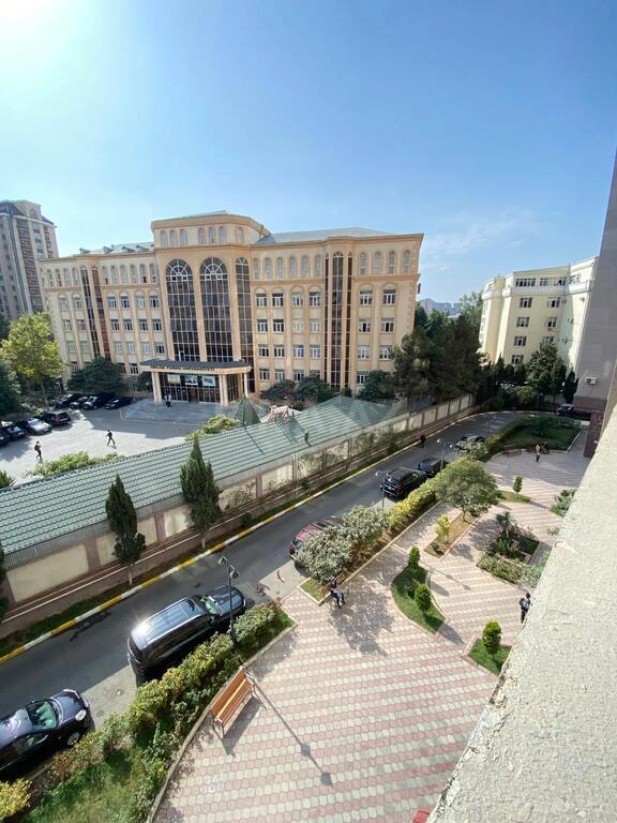 Kirayə verilir 4 otaqlı mənzil 220 m²