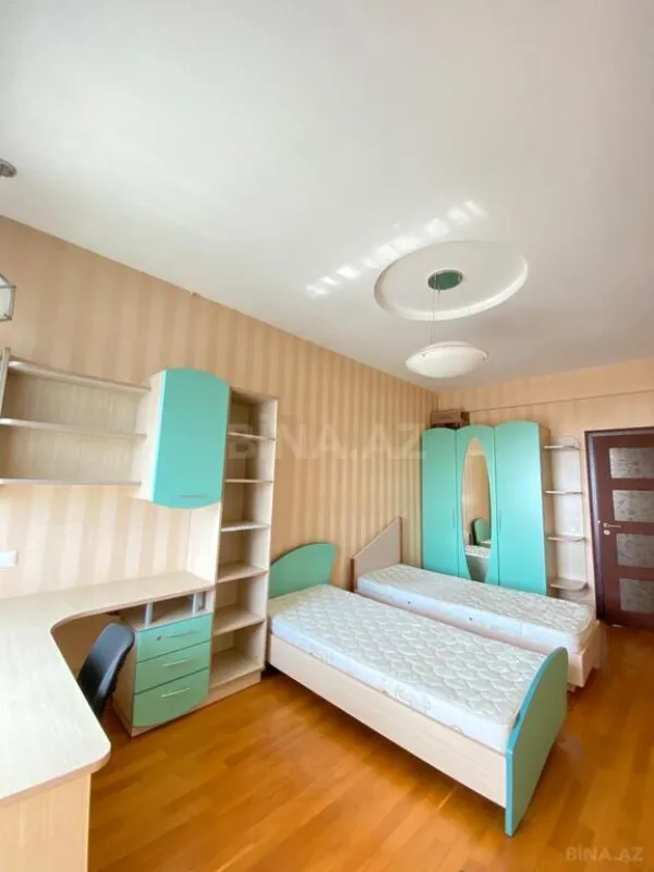 Kirayə verilir 4 otaqlı mənzil 220 m²