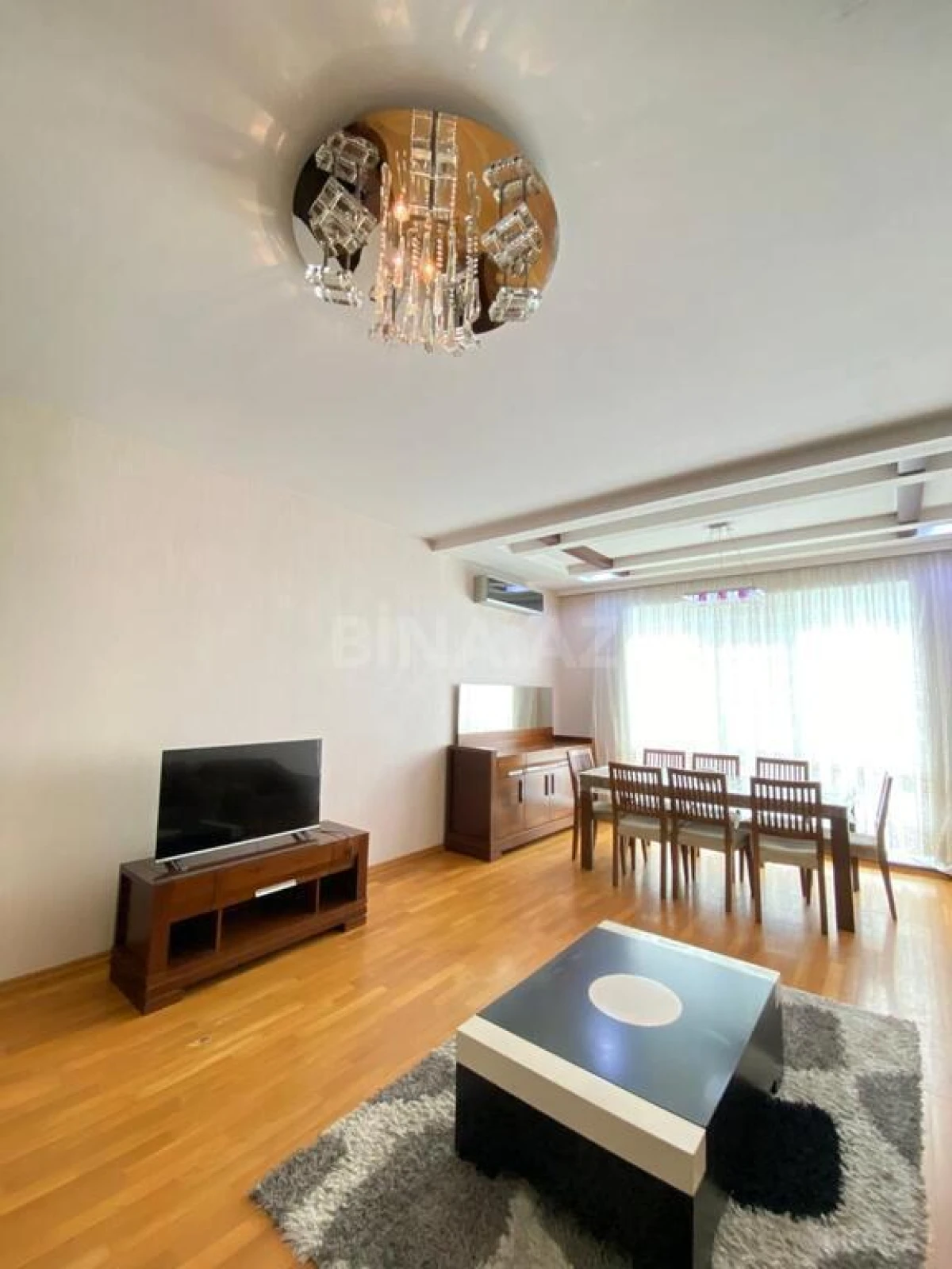 Kirayə verilir 4 otaqlı mənzil 220 m²