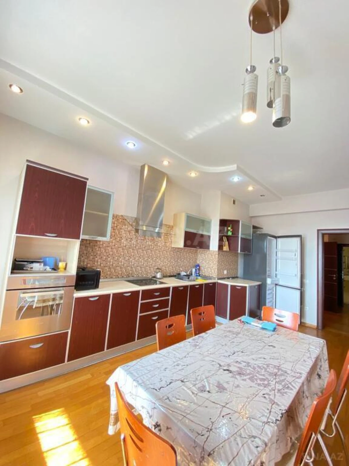 Kirayə verilir 4 otaqlı mənzil 220 m²