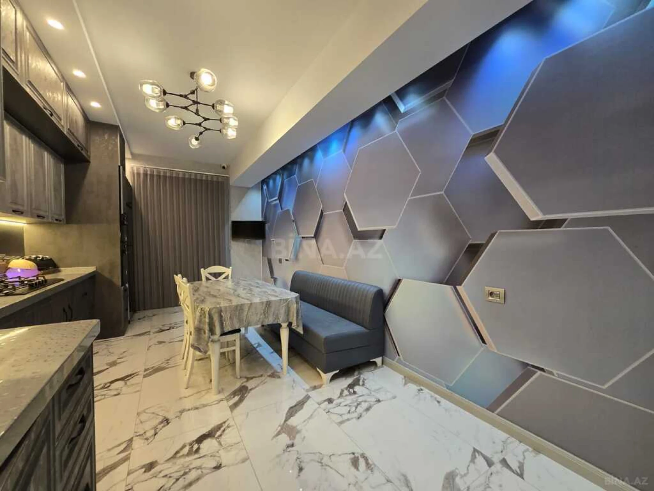 Kirayə verilir 6 otaqlı mənzil 271 m²