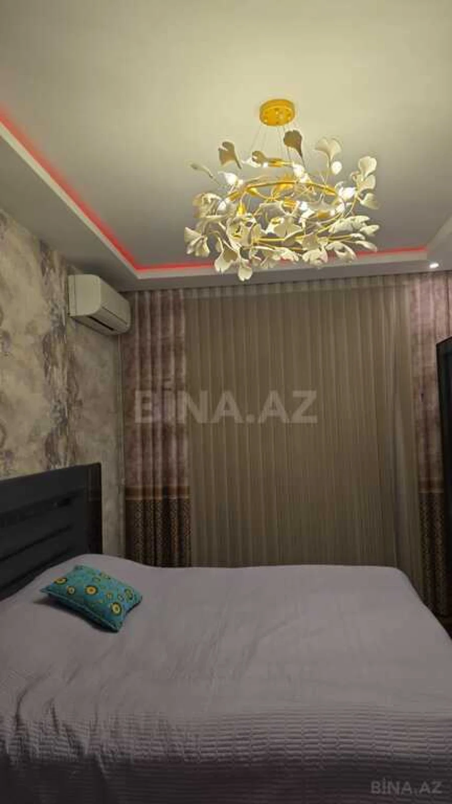 Kirayə verilir 6 otaqlı mənzil 271 m²