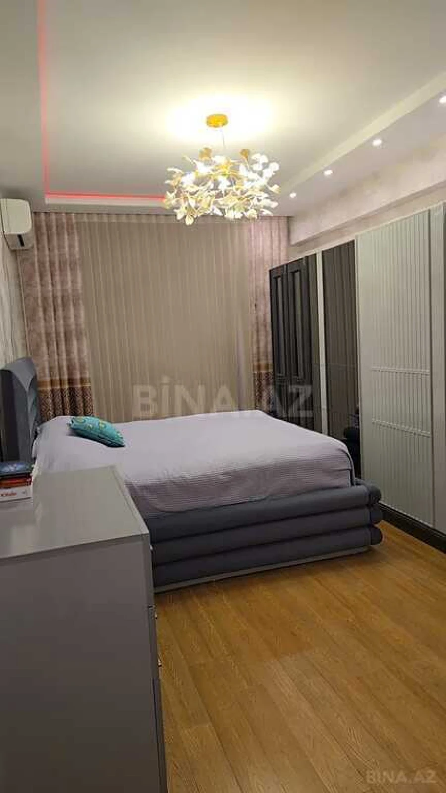Kirayə verilir 6 otaqlı mənzil 271 m²