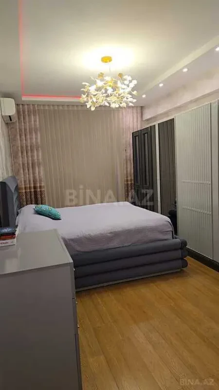 Kirayə verilir 6 otaqlı mənzil 271 m²