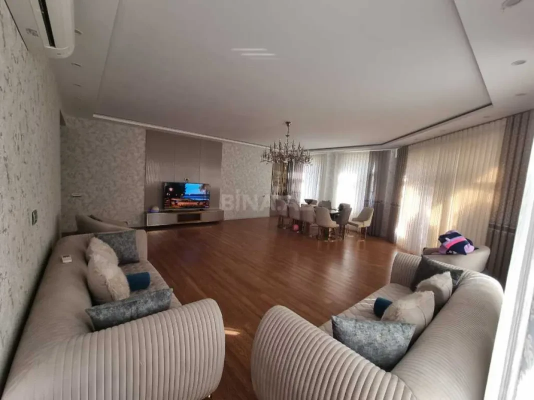 Kirayə verilir 6 otaqlı mənzil 271 m²