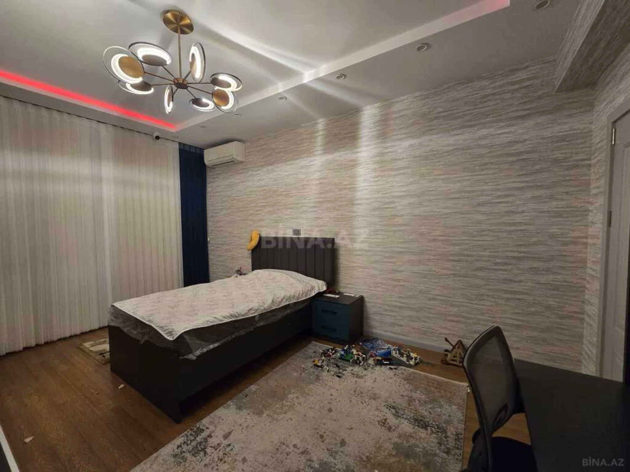 Kirayə verilir 6 otaqlı mənzil 271 m²