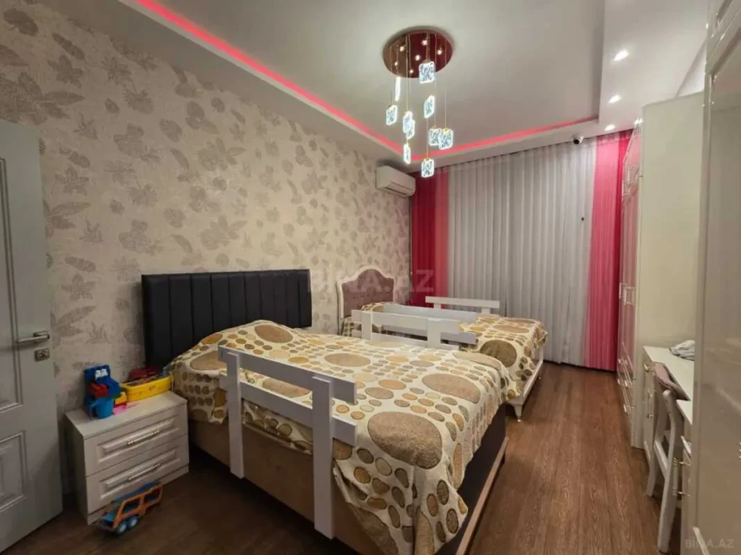 Kirayə verilir 6 otaqlı mənzil 271 m²
