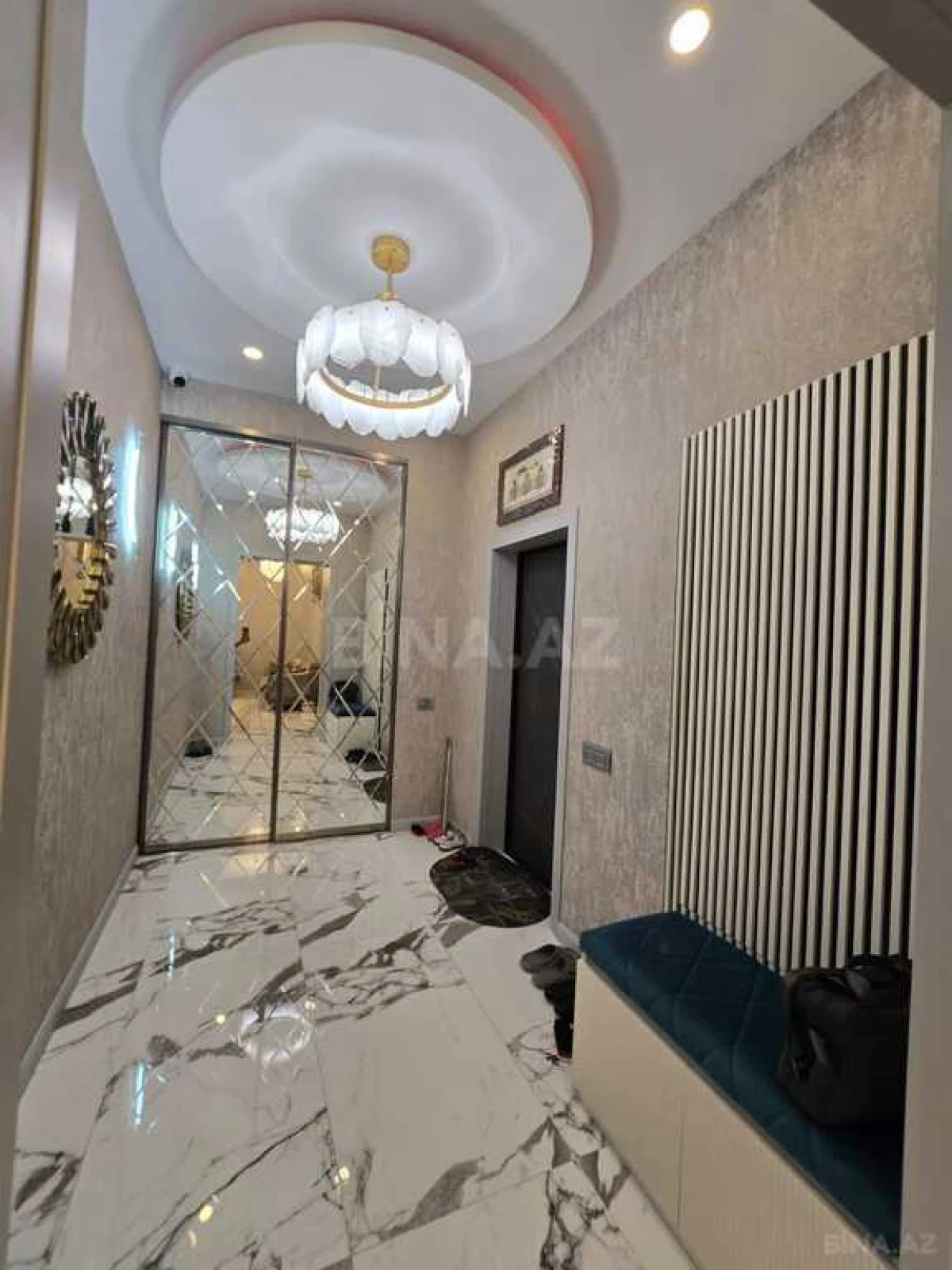 Kirayə verilir 6 otaqlı mənzil 271 m²