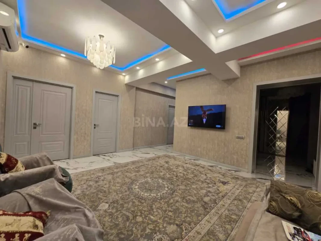 Kirayə verilir 6 otaqlı mənzil 271 m²