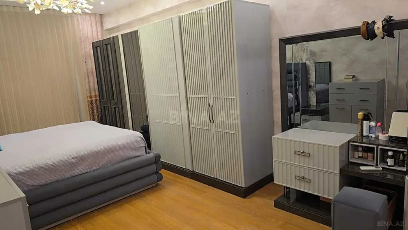 Kirayə verilir 6 otaqlı mənzil 271 m²