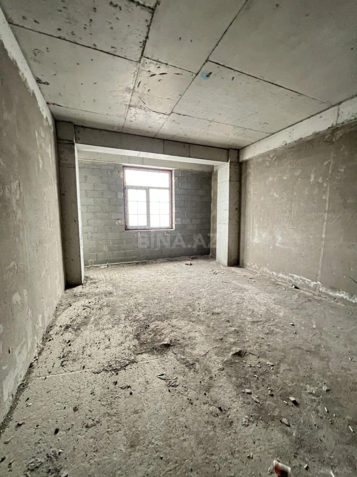 Satılır 4 otaqlı mənzil 173 m²