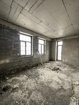 Satılır 4 otaqlı mənzil 173 m²