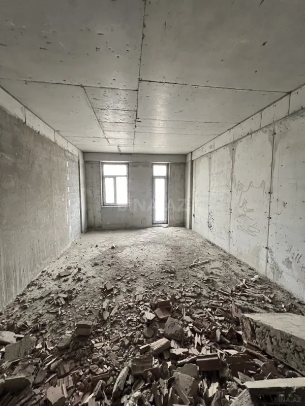 Satılır 4 otaqlı mənzil 173 m²