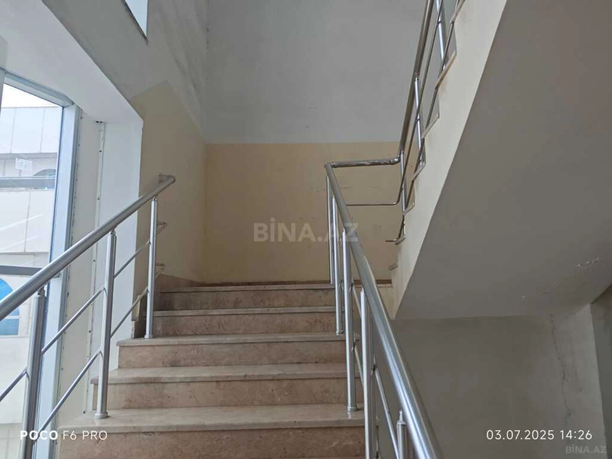 Satılır 4 otaqlı mənzil 2215 m²