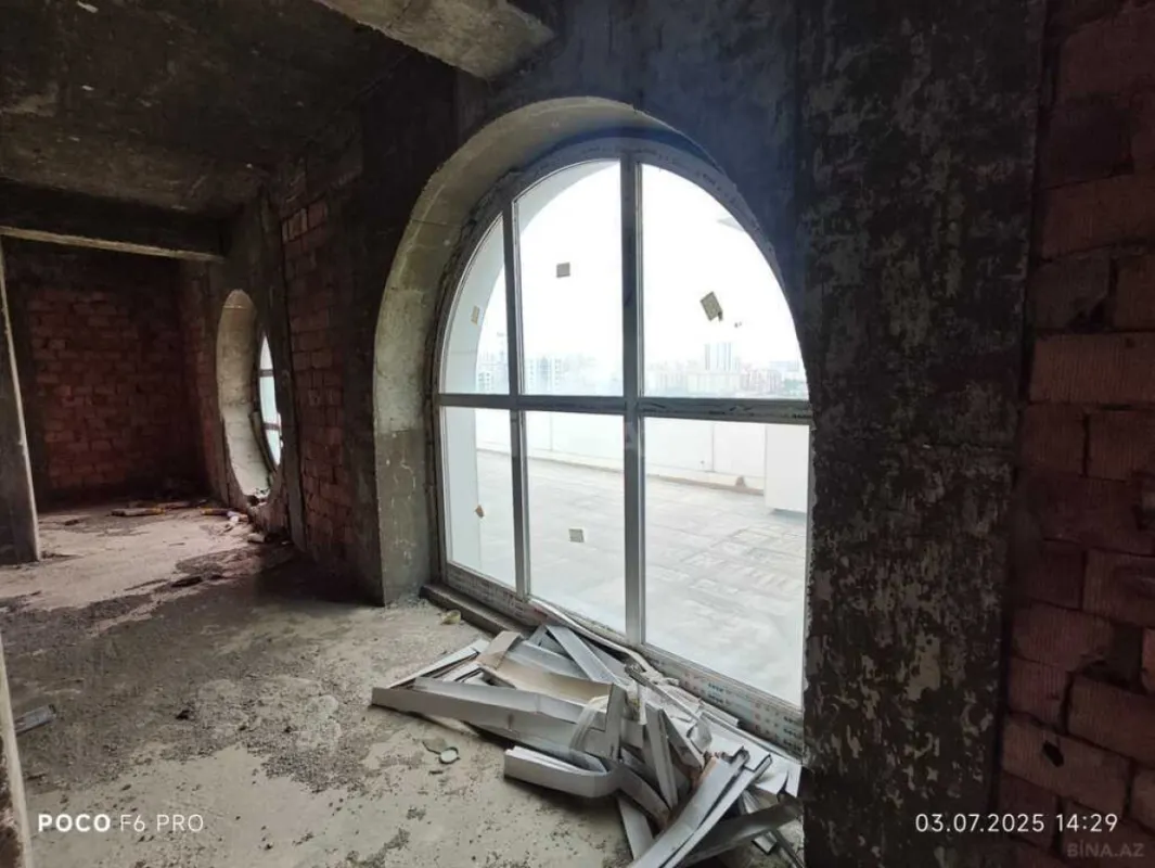 Satılır 4 otaqlı mənzil 2215 m²