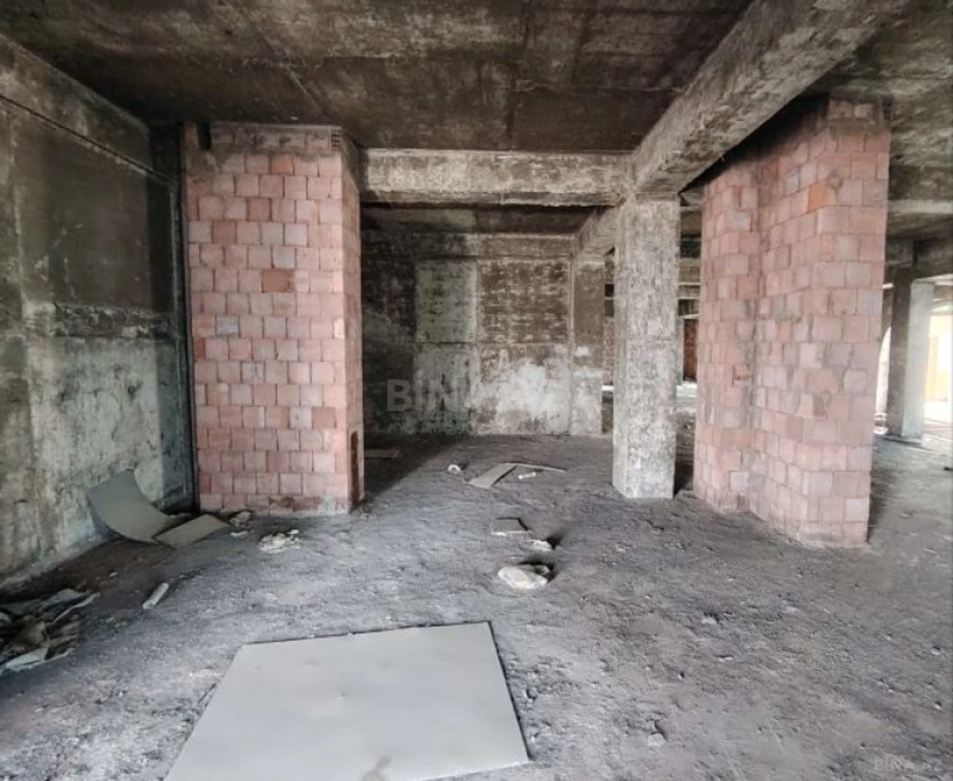 Satılır 4 otaqlı mənzil 2215 m²