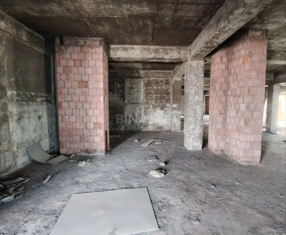 Satılır 4 otaqlı mənzil 2215 m²