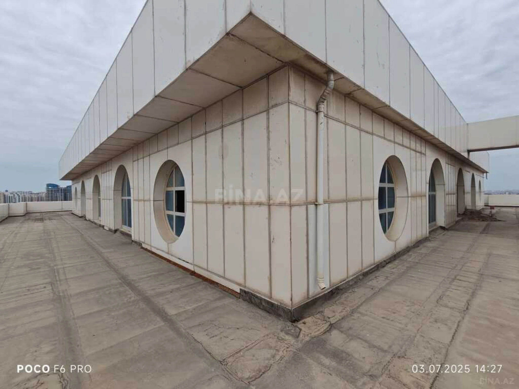 Satılır 4 otaqlı mənzil 2215 m²