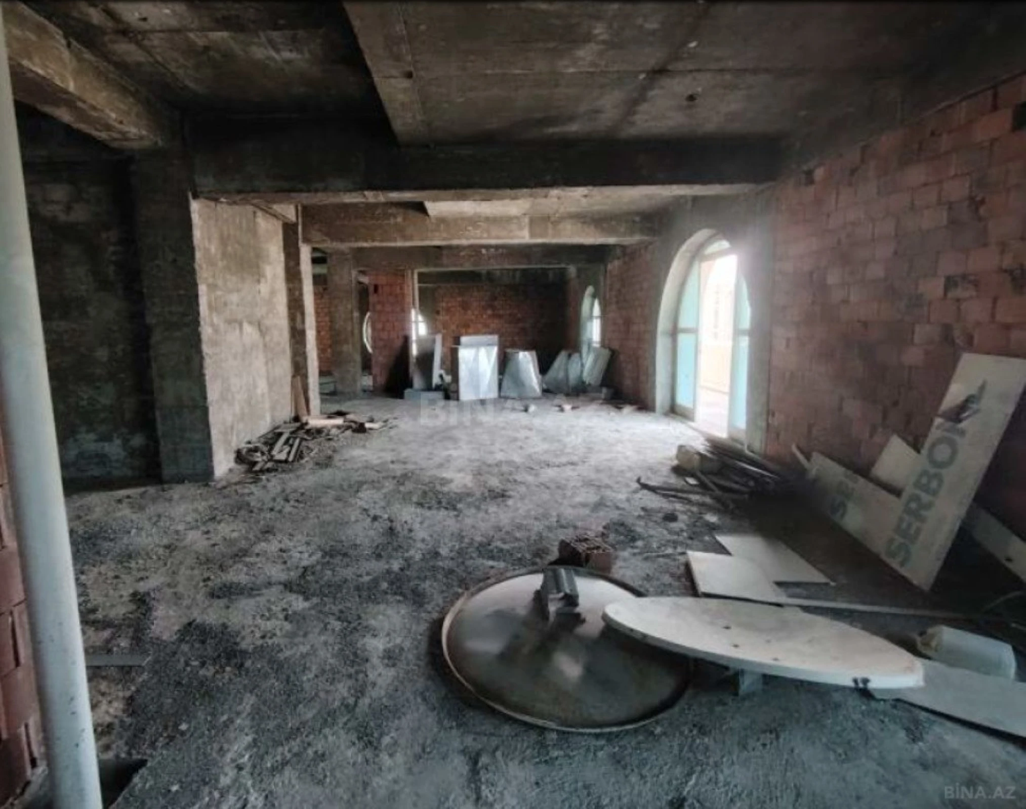 Satılır 4 otaqlı mənzil 2215 m²