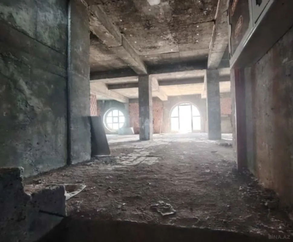 Satılır 4 otaqlı mənzil 2215 m²