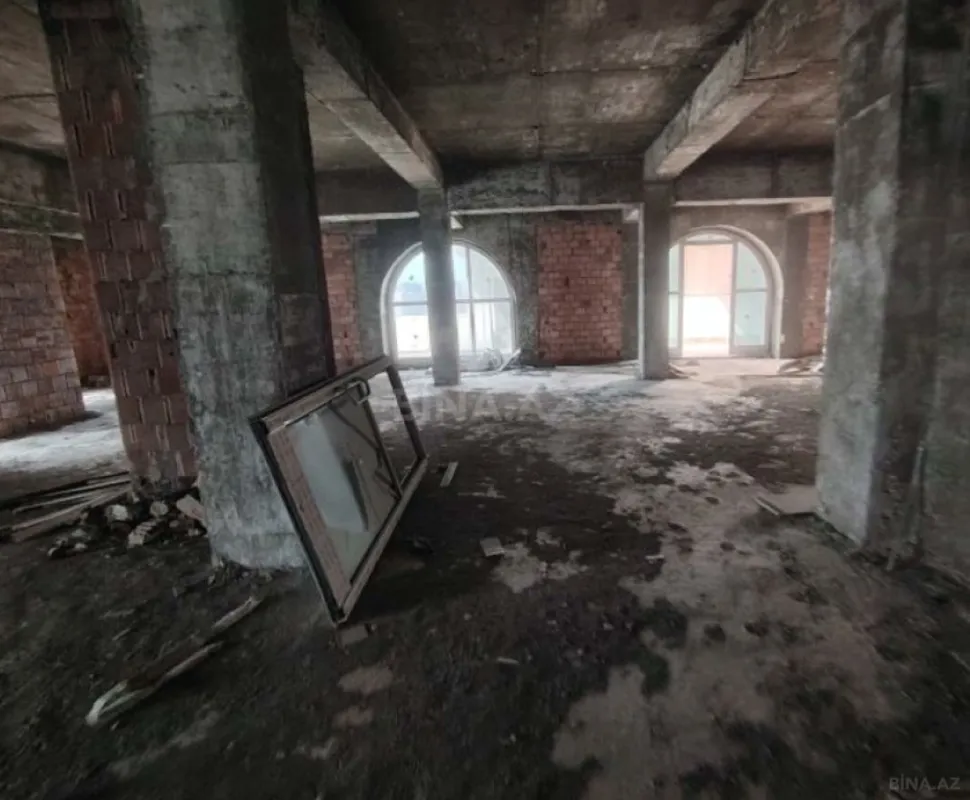 Satılır 4 otaqlı mənzil 2215 m²