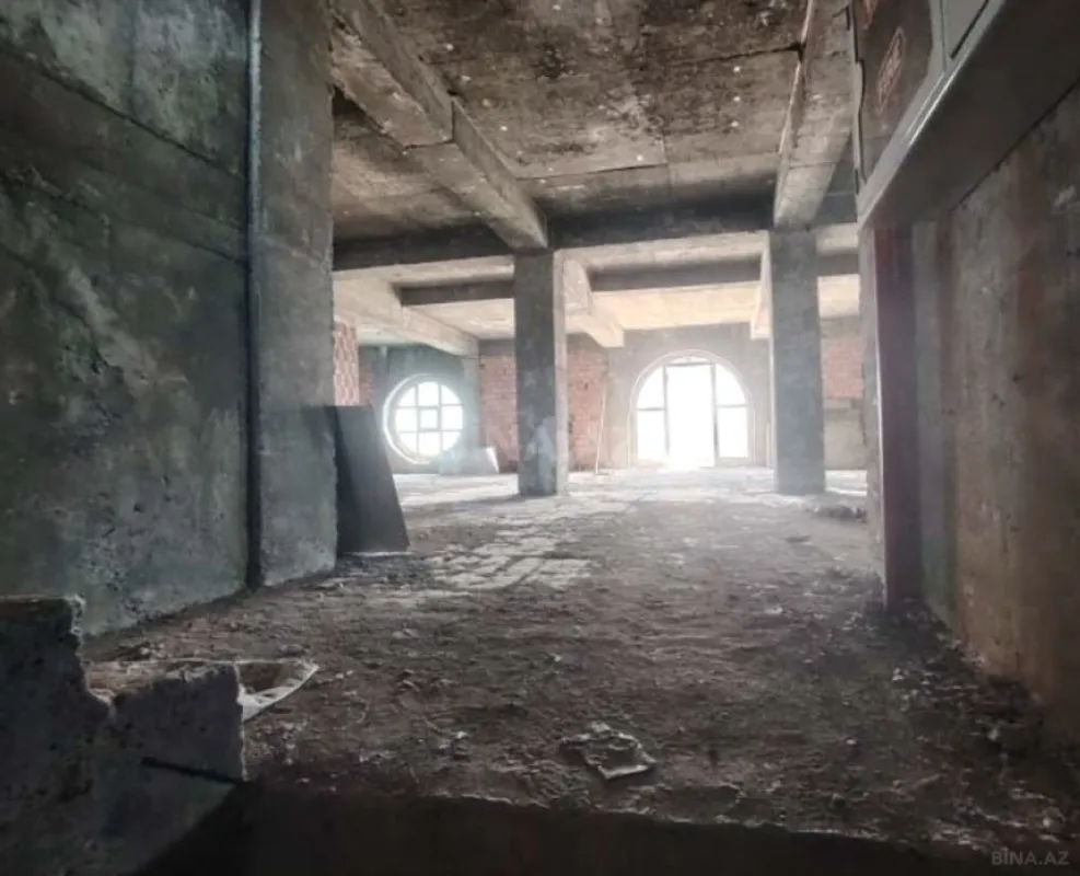 Satılır 4 otaqlı mənzil 2215 m²