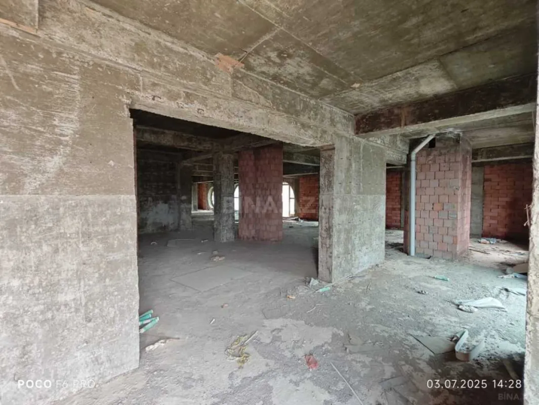 Satılır 4 otaqlı mənzil 2215 m²