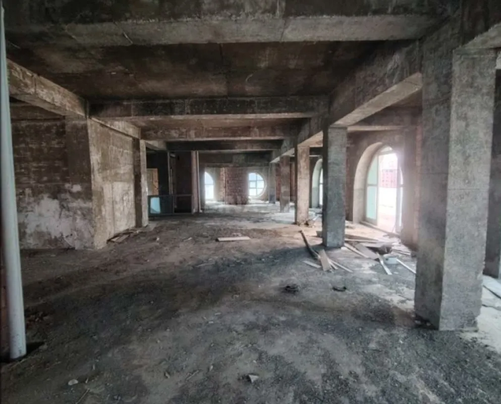 Satılır 4 otaqlı mənzil 2215 m²