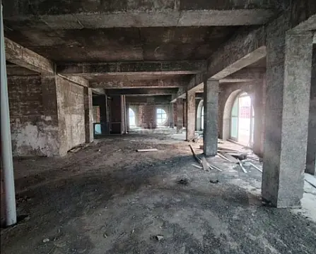 Satılır 4 otaqlı mənzil 2215 m²