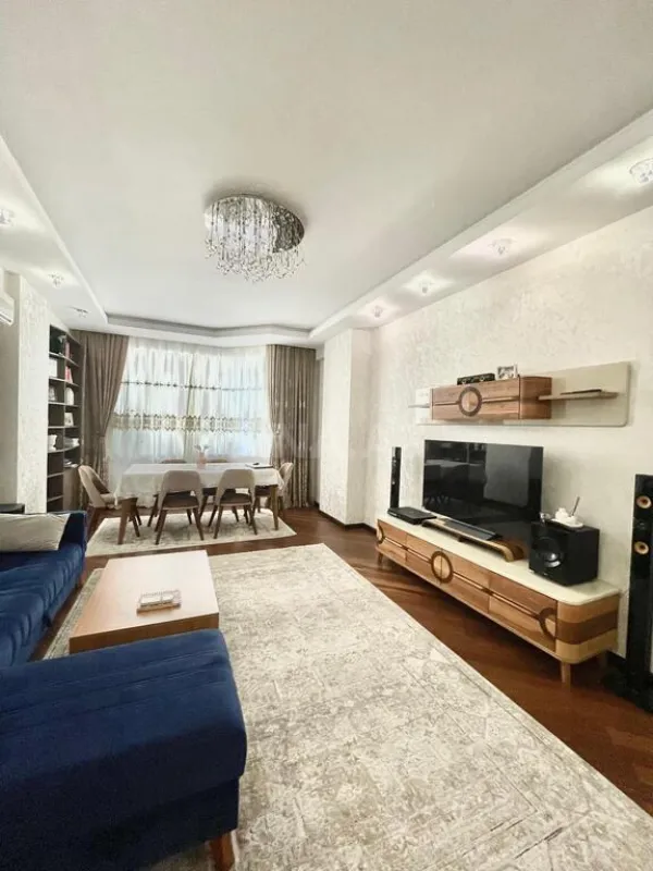 Satılır 3 otaqlı mənzil 121 m²