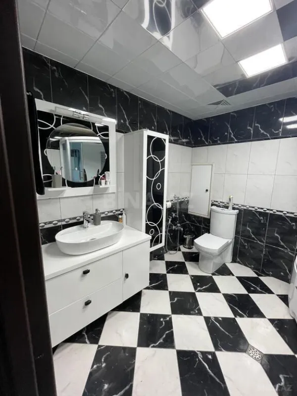 Satılır 3 otaqlı mənzil 121 m²