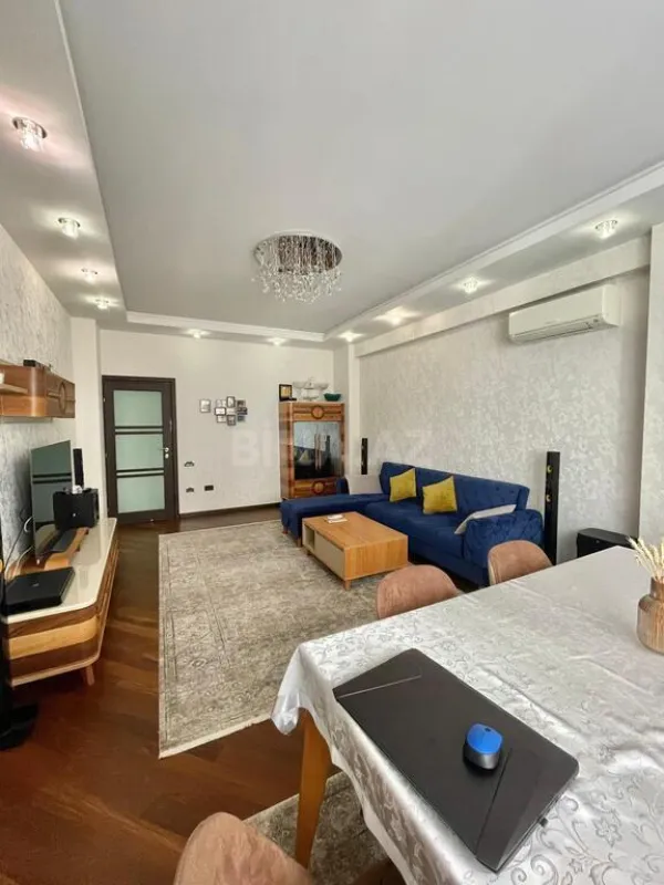 Satılır 3 otaqlı mənzil 121 m²