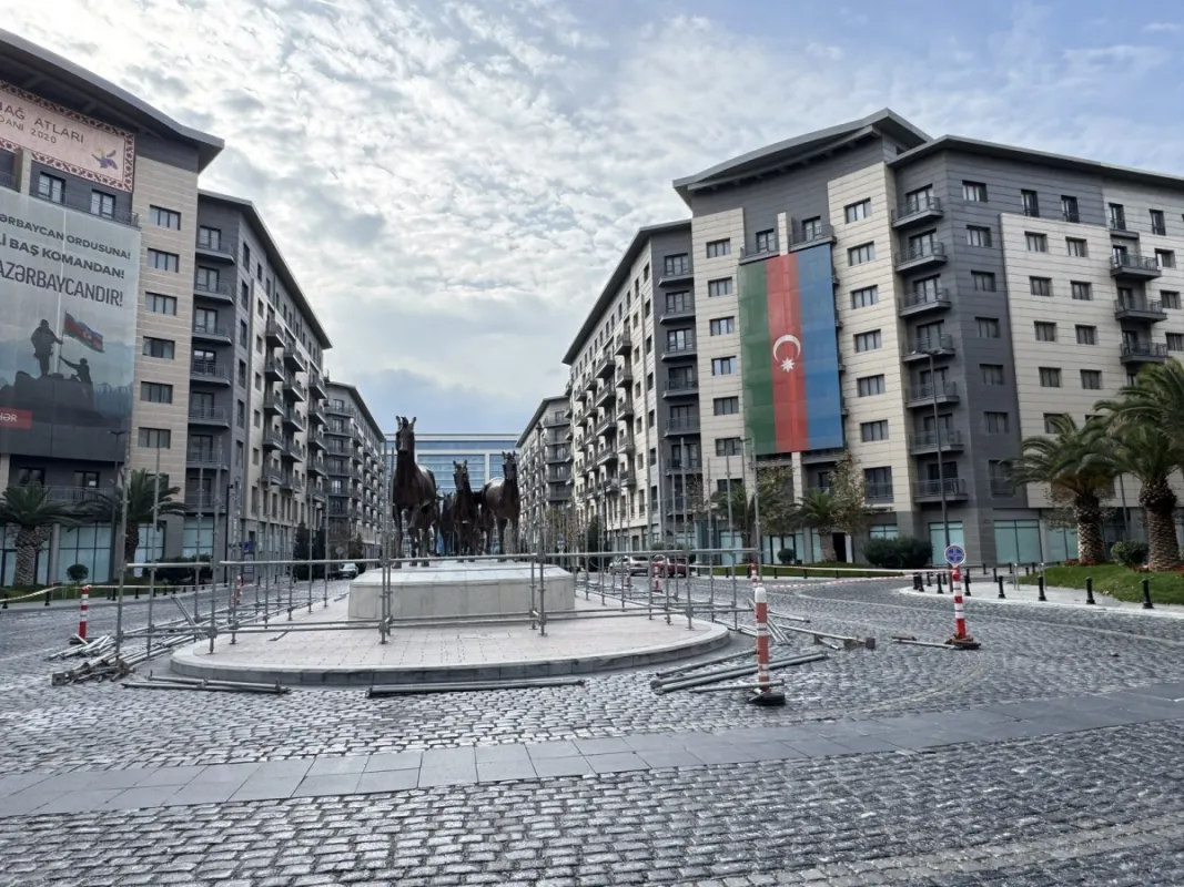 Satılır 2 otaqlı mənzil 98 m²