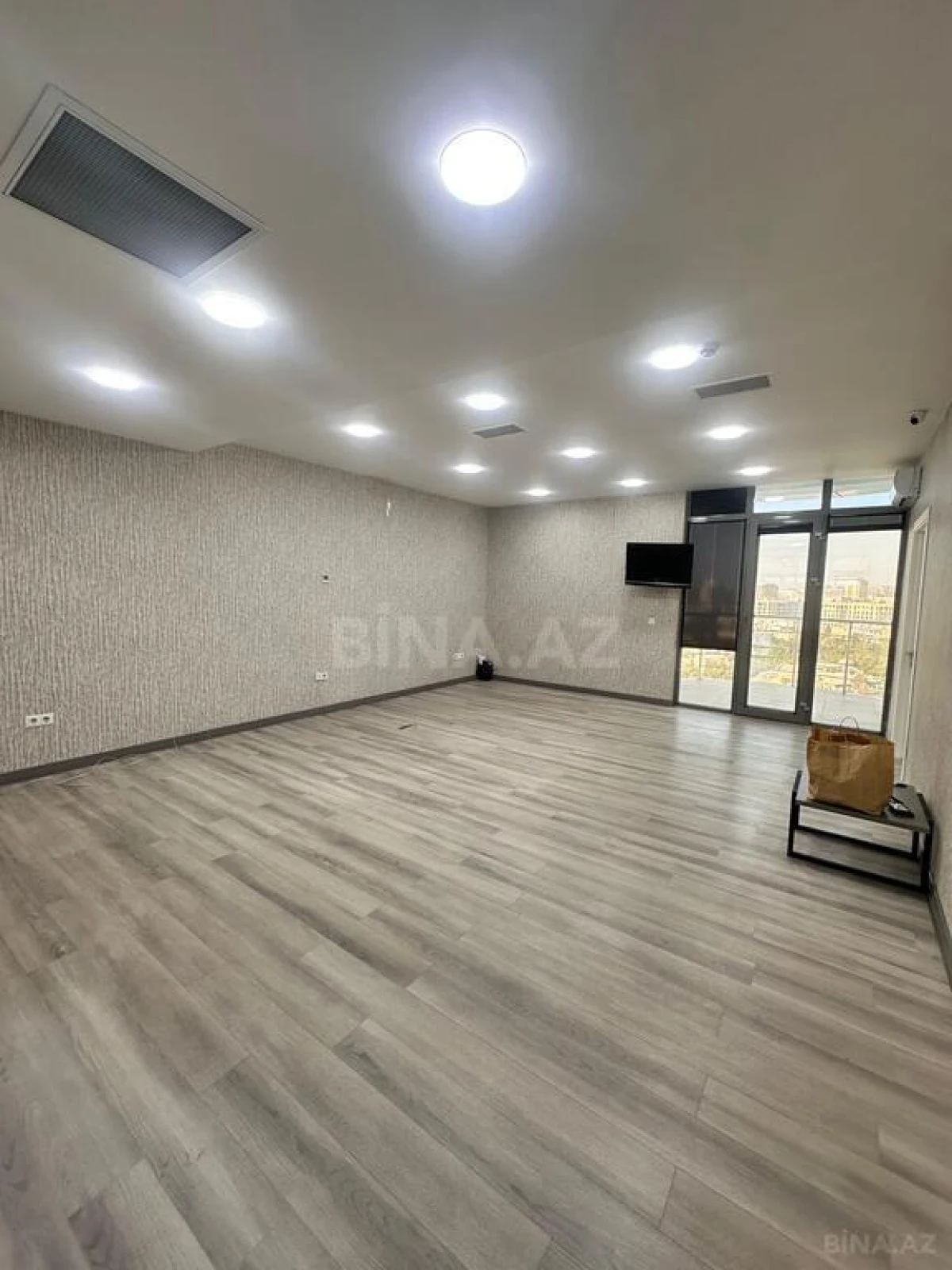 Kirayə verilir 5 otaqlı ofis 260 m²