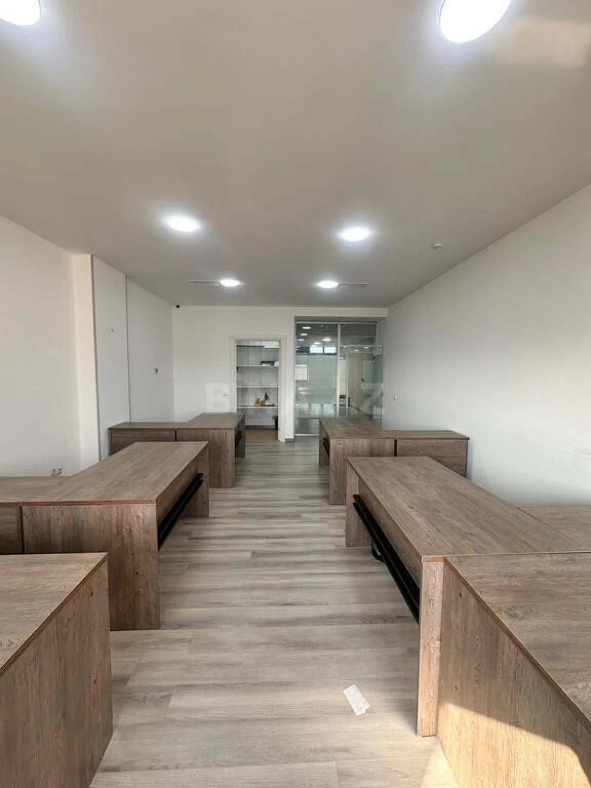 Kirayə verilir 5 otaqlı ofis 260 m²