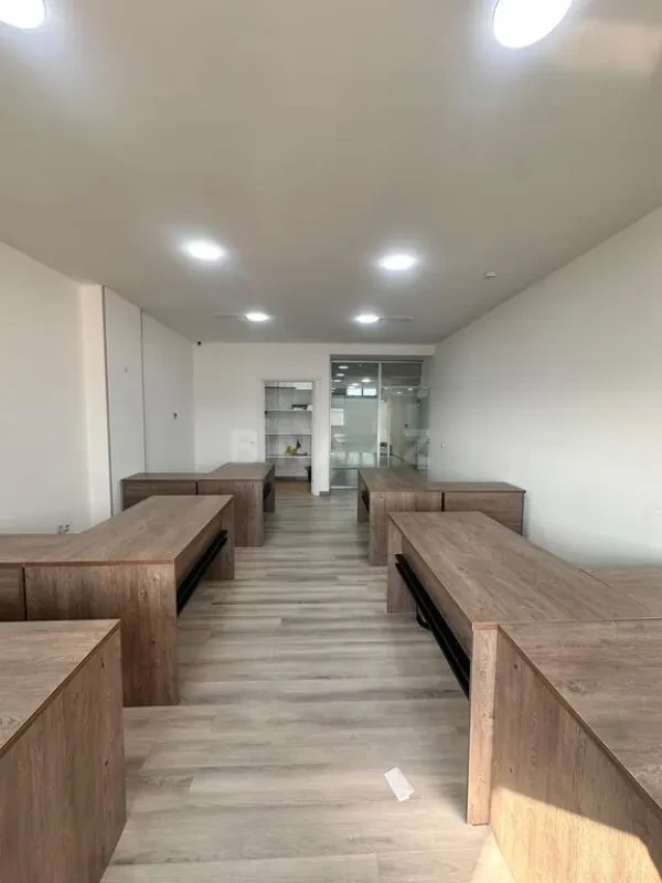 Kirayə verilir 5 otaqlı ofis 260 m²