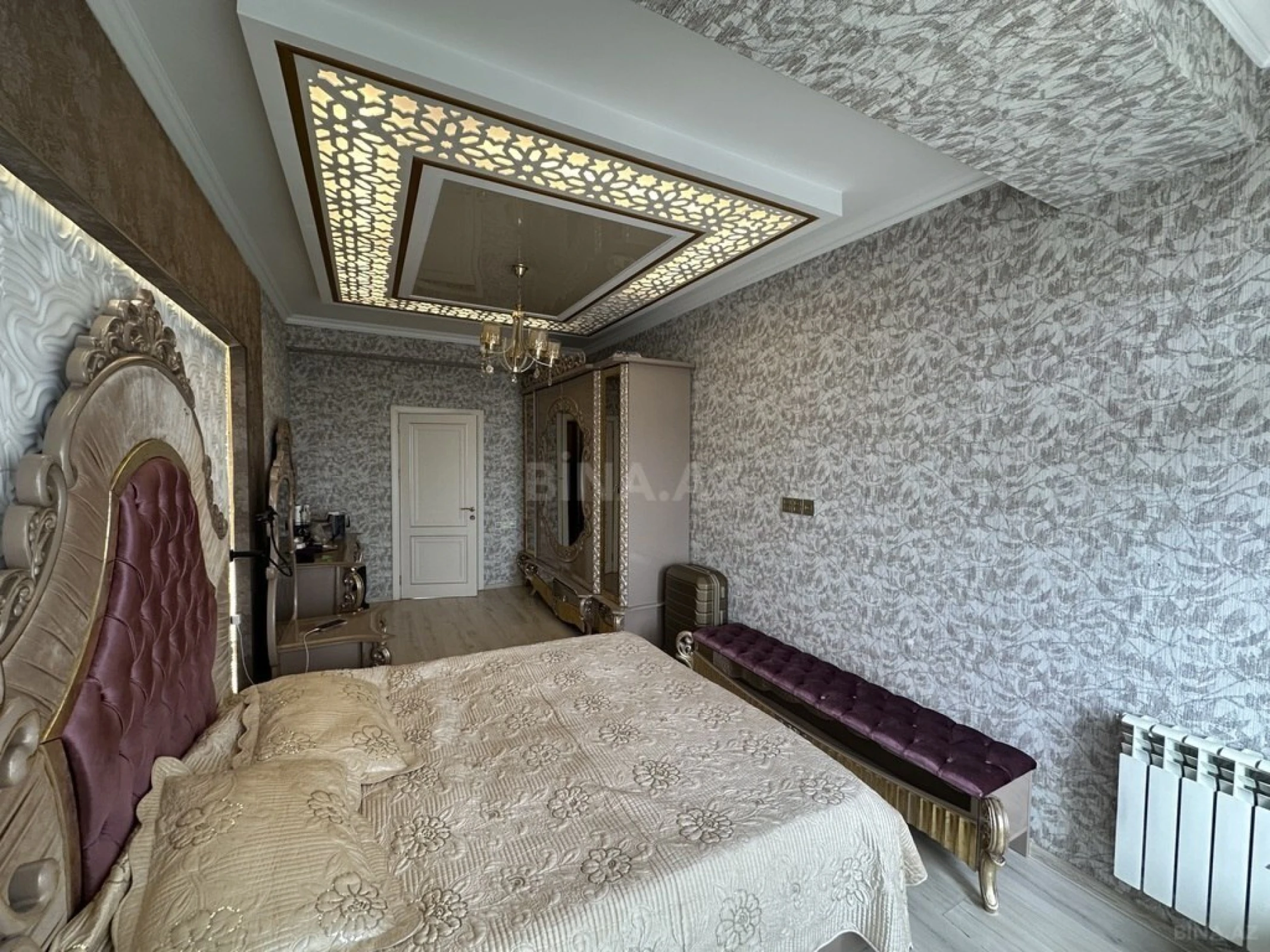 Satılır 4 otaqlı mənzil 148 m²