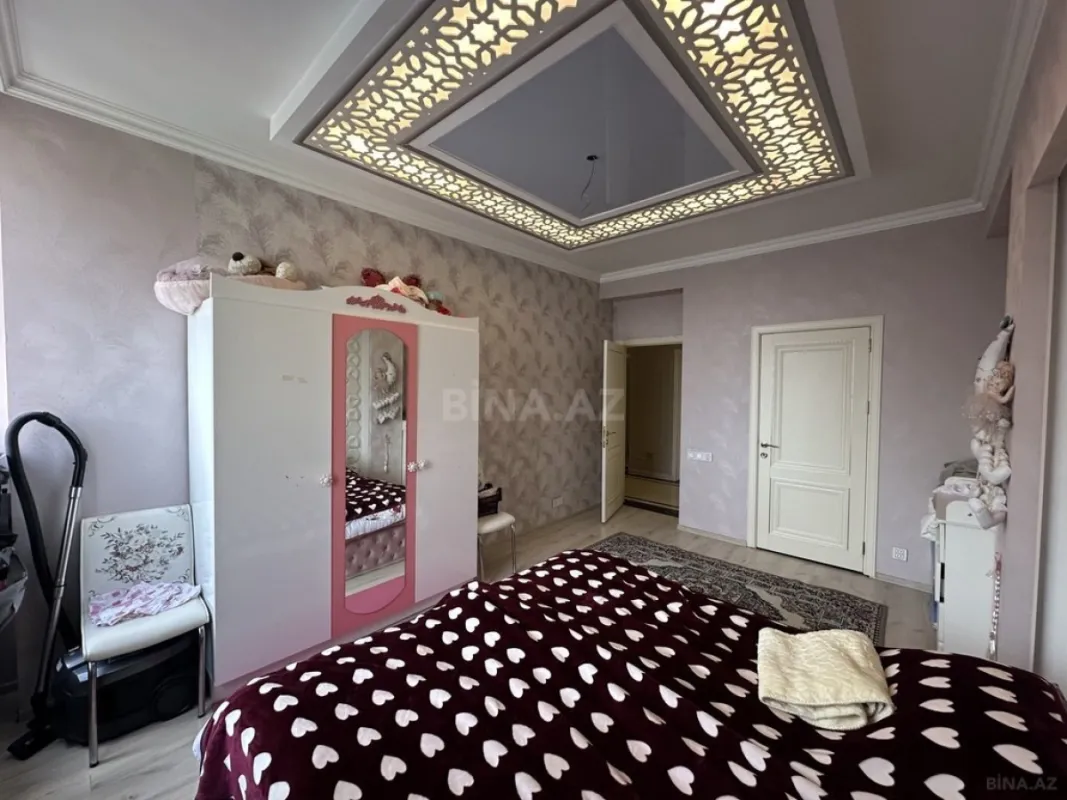 Satılır 4 otaqlı mənzil 148 m²