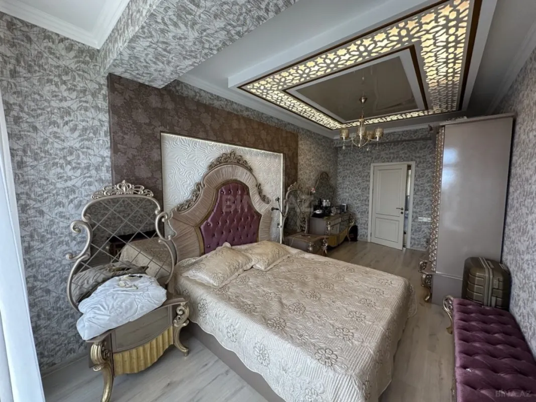 Satılır 4 otaqlı mənzil 148 m²