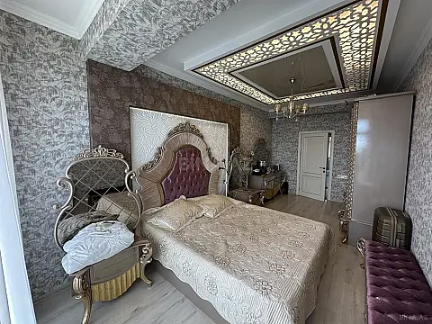 Satılır 4 otaqlı mənzil 148 m²