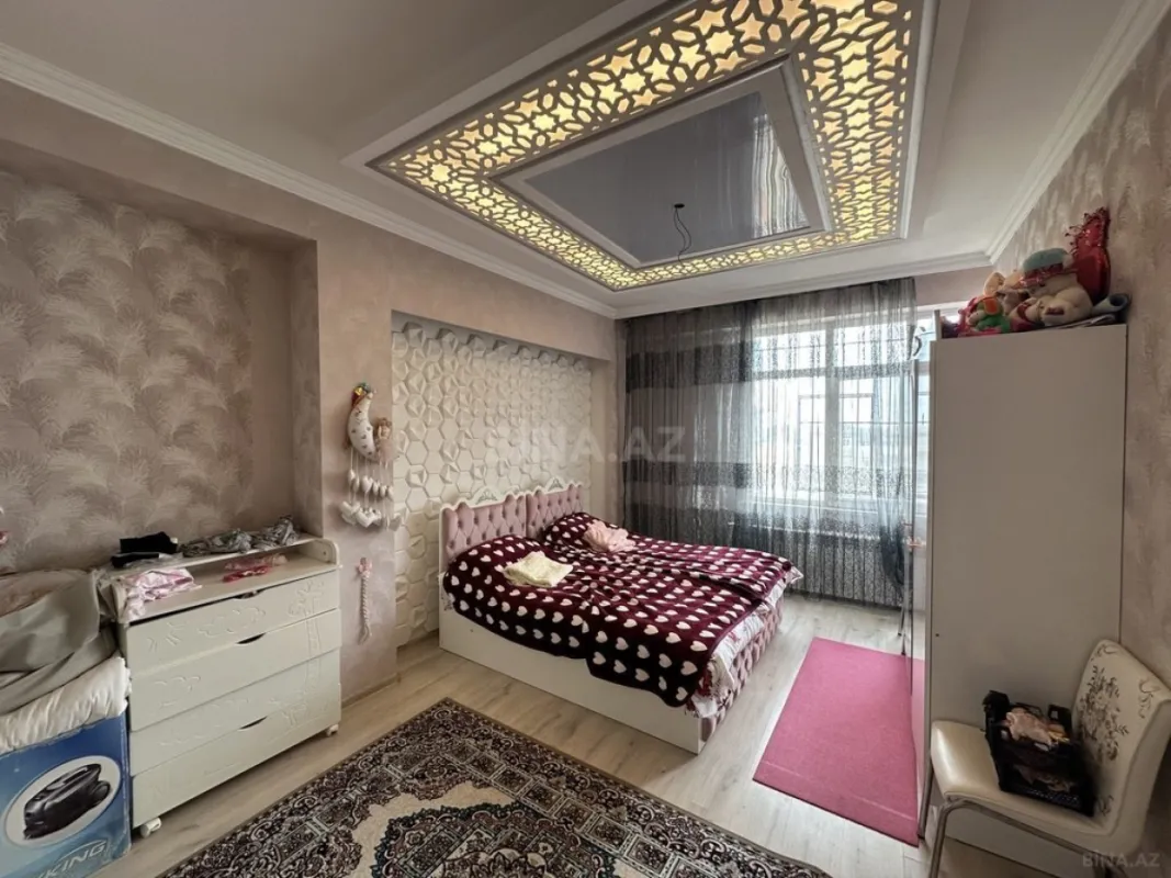 Satılır 4 otaqlı mənzil 148 m²