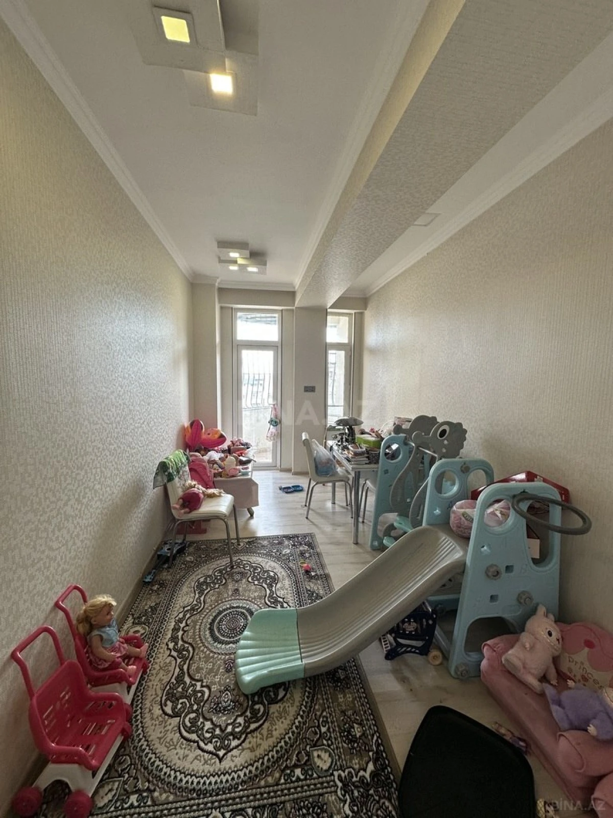 Satılır 4 otaqlı mənzil 148 m²