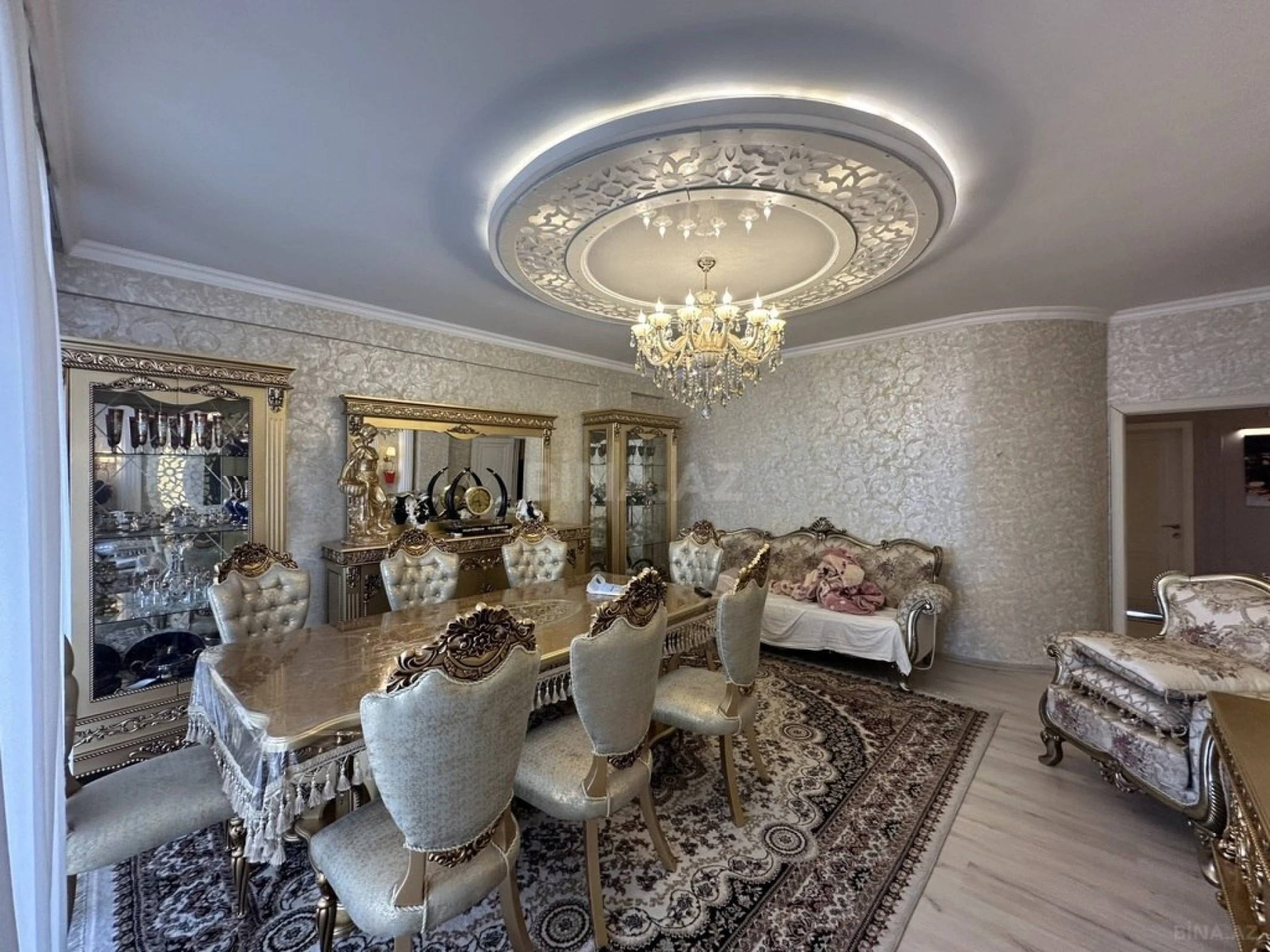 Satılır 4 otaqlı mənzil 148 m²