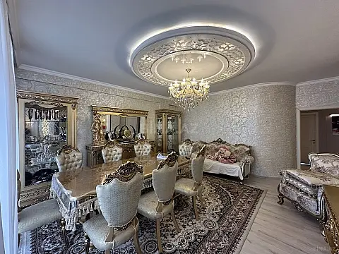 Satılır 4 otaqlı mənzil 148 m²