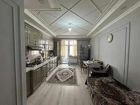 Satılır 4 otaqlı mənzil 148 m²