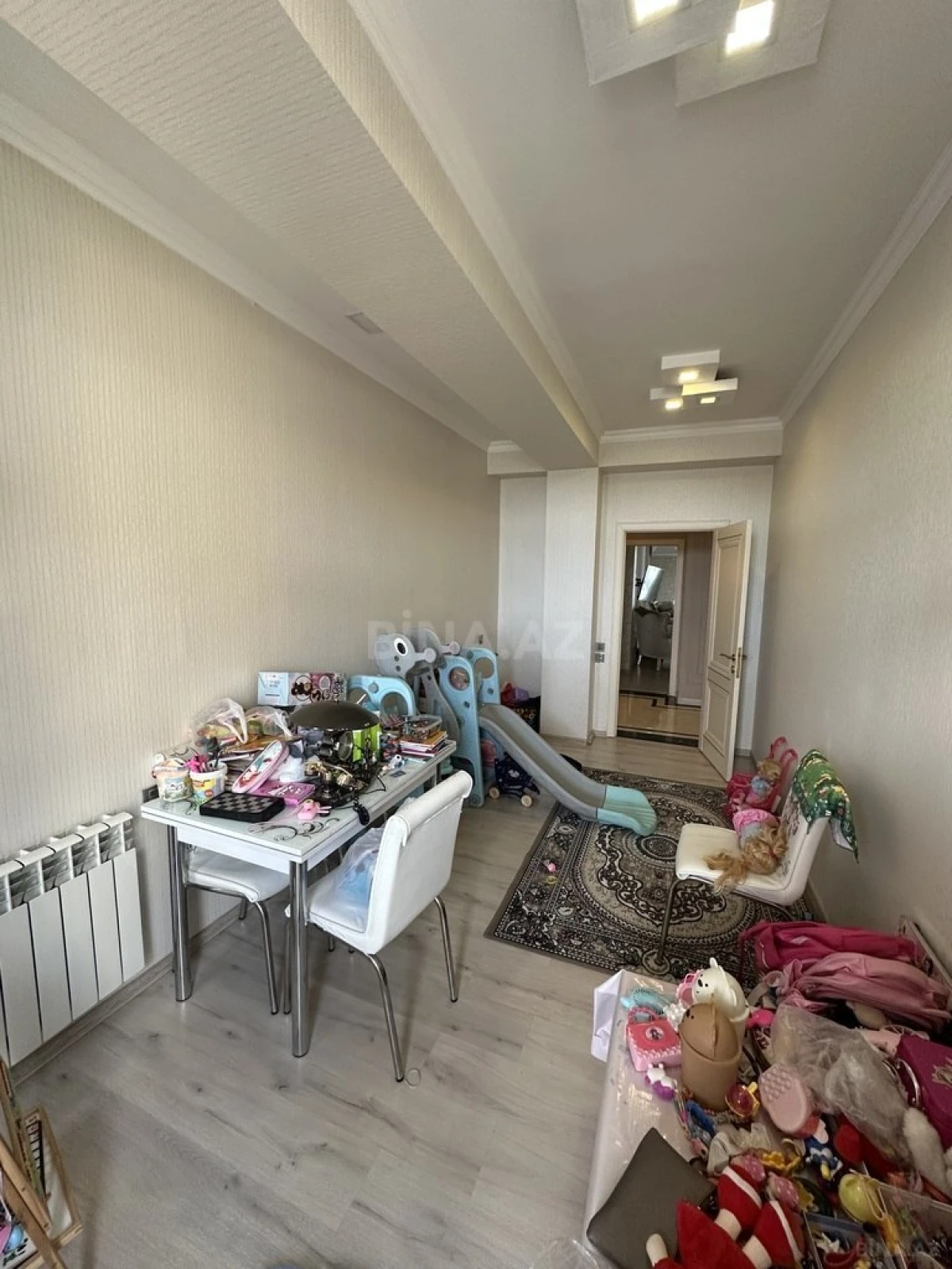 Satılır 4 otaqlı mənzil 148 m²