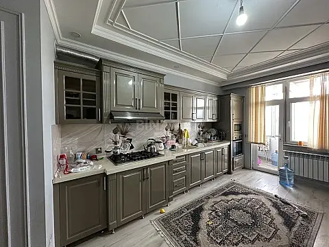 Satılır 4 otaqlı mənzil 148 m²